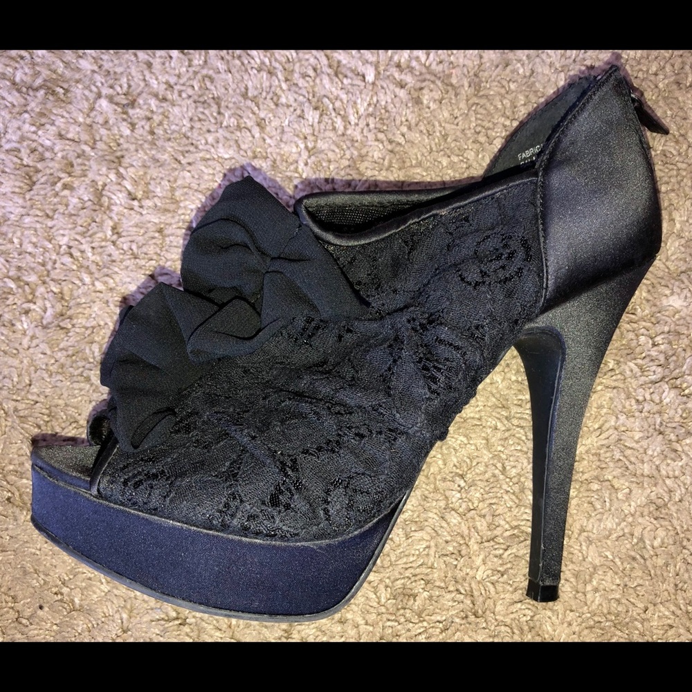 Shoes - Picture 7 of 8